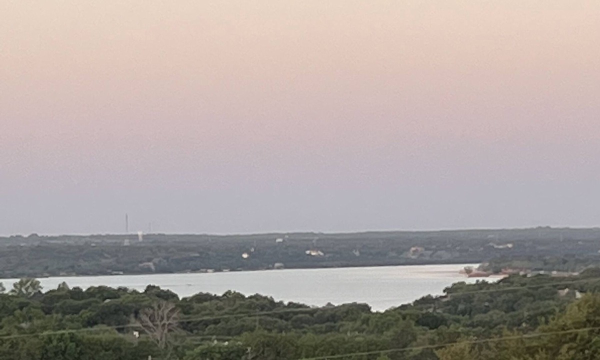 Granbury House | Birdsong Cottage - A gorgeous lake view cottage