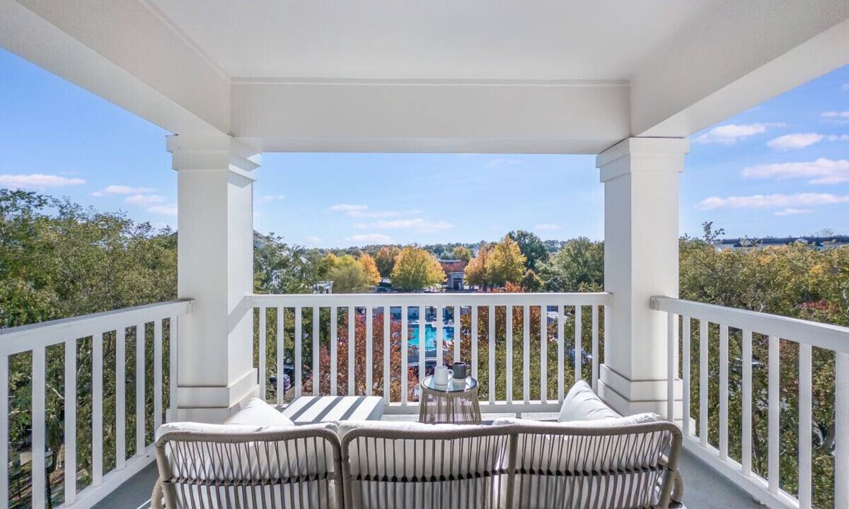 Huntersville Apartment | Birkdale Pool-View, Elevator,Shop-Eat-Work-Play
