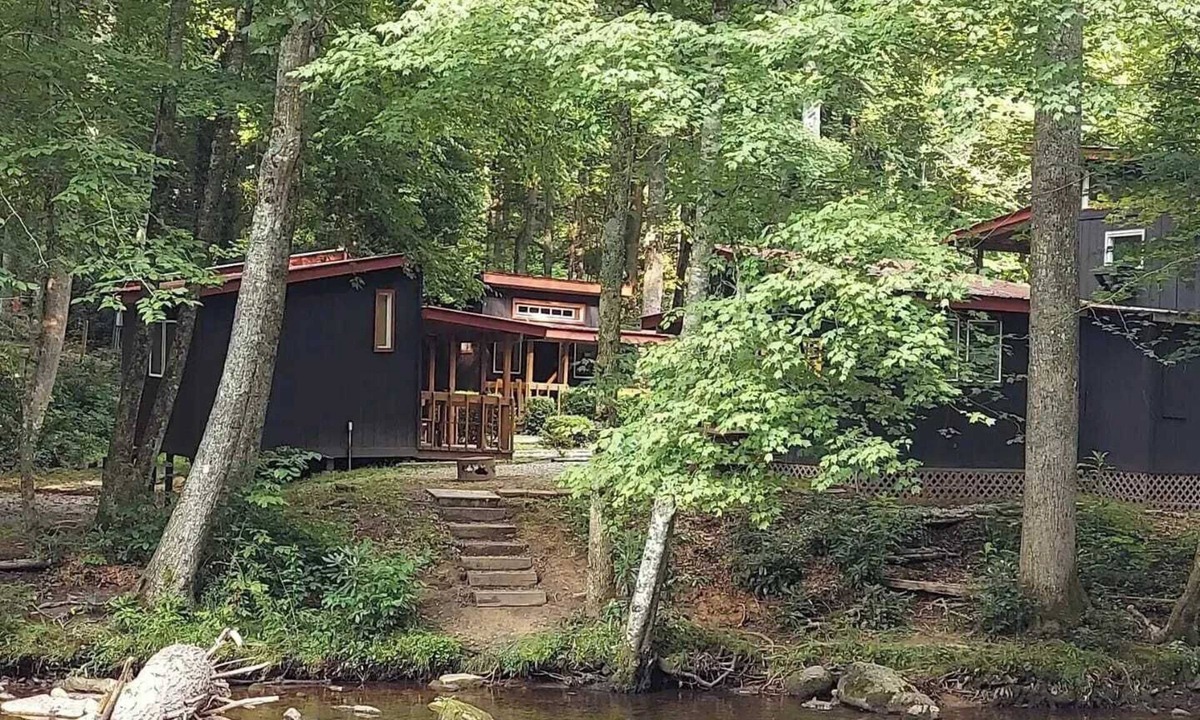 Hampton Hostel | Black Bear Resort