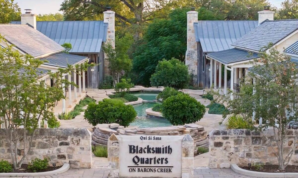 Fredericksburg Villa | Blacksmith Quarters on Barons Creek