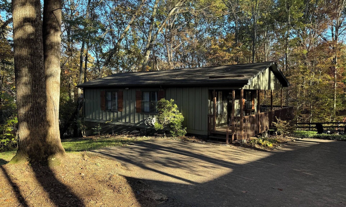 Mount Airy House | Bledsoe Bungalow -Green Acres