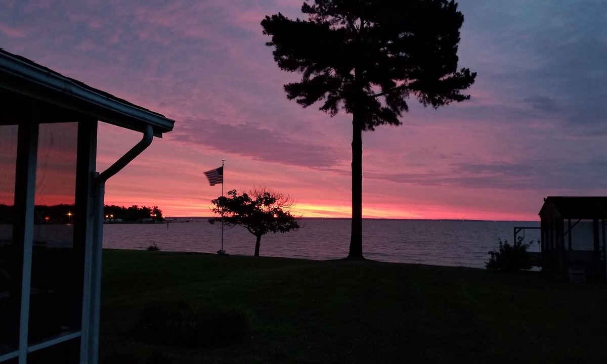 Colonial Beach House | Bleu Bayou Cottage - Waterfront Beach-Magnificent Views! Close to DC & Richmond