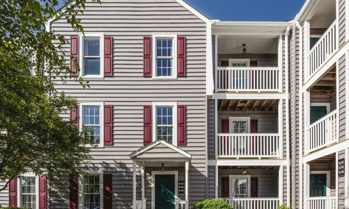 Williamsburg House | BLOCK WM Kingsgate 2br