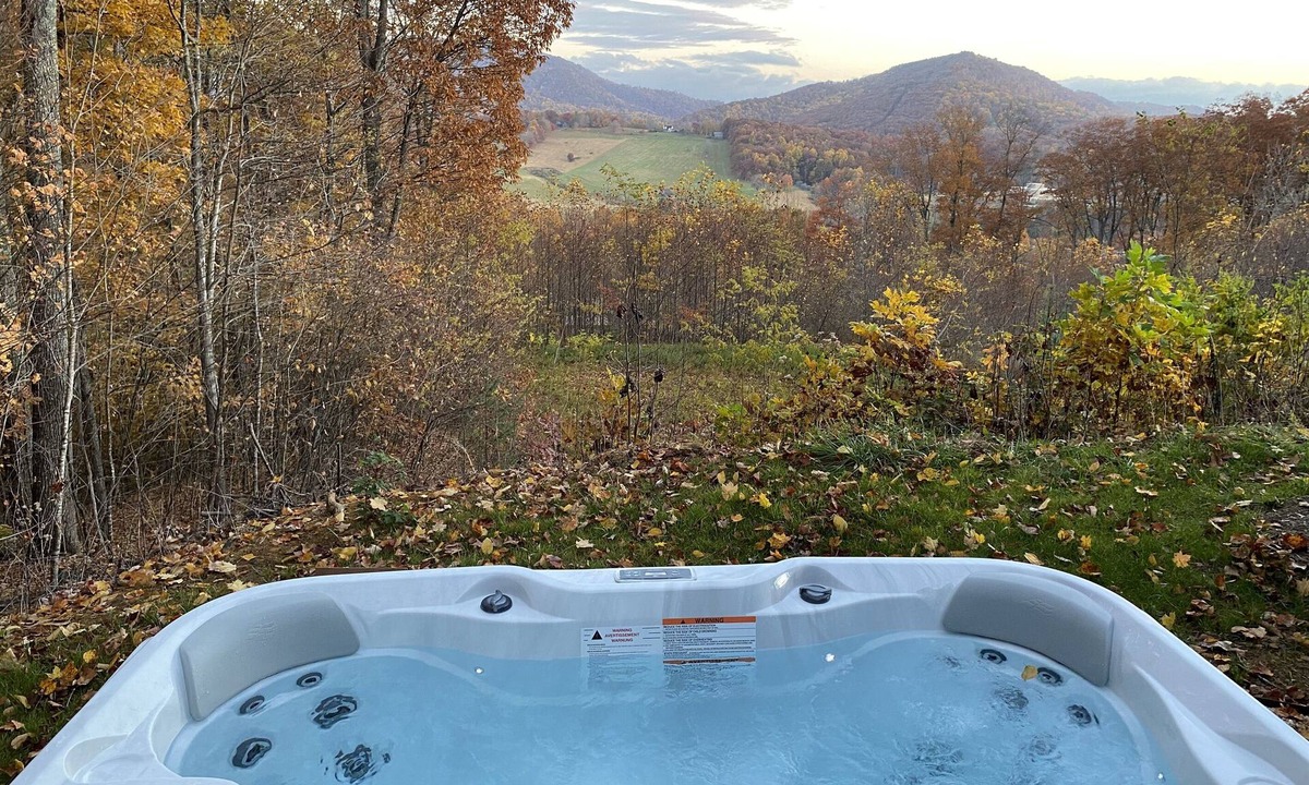 Jefferson Cabin | Blue Sky Cabin in Jefferson NC - Hot Tub, Firepit, Axe throwing, and more!