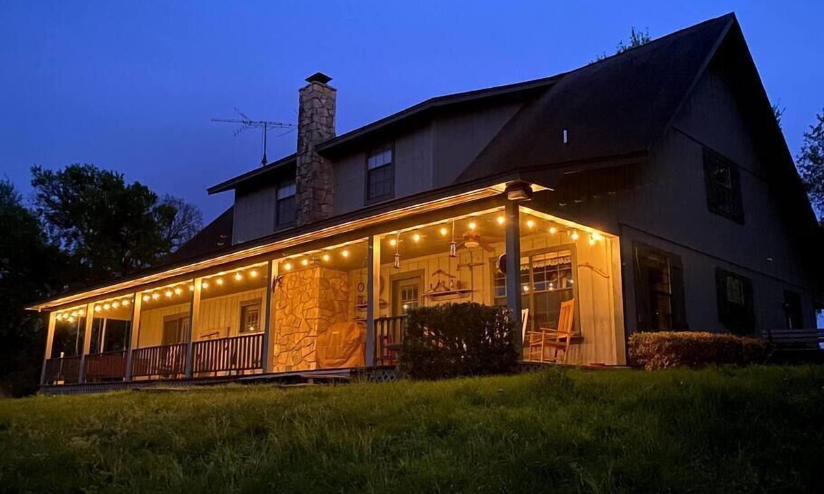Belton House | Bluebonnet Ridge - Historical Family Farm!