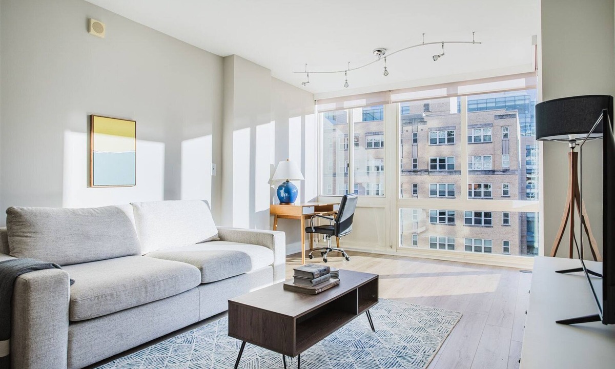 George Washington University Apartment | Blueground | Foggy Bottom, pool & gym, nr metro