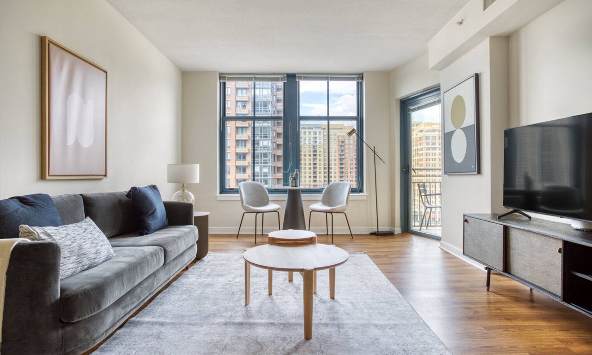 Aurora Highlands Apartment | Blueground | Pentagon City, pool, nr Long Bridge Park