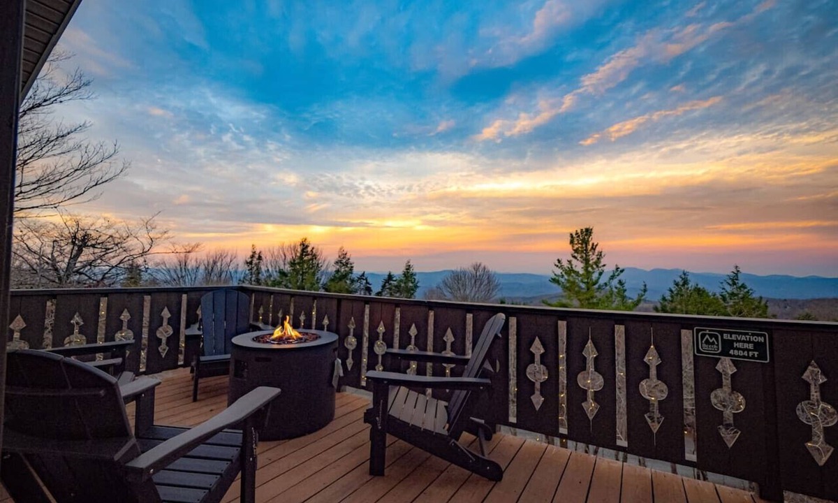Beech Mountain Ski Chalet | Boho Chalet w/Mountain Views
