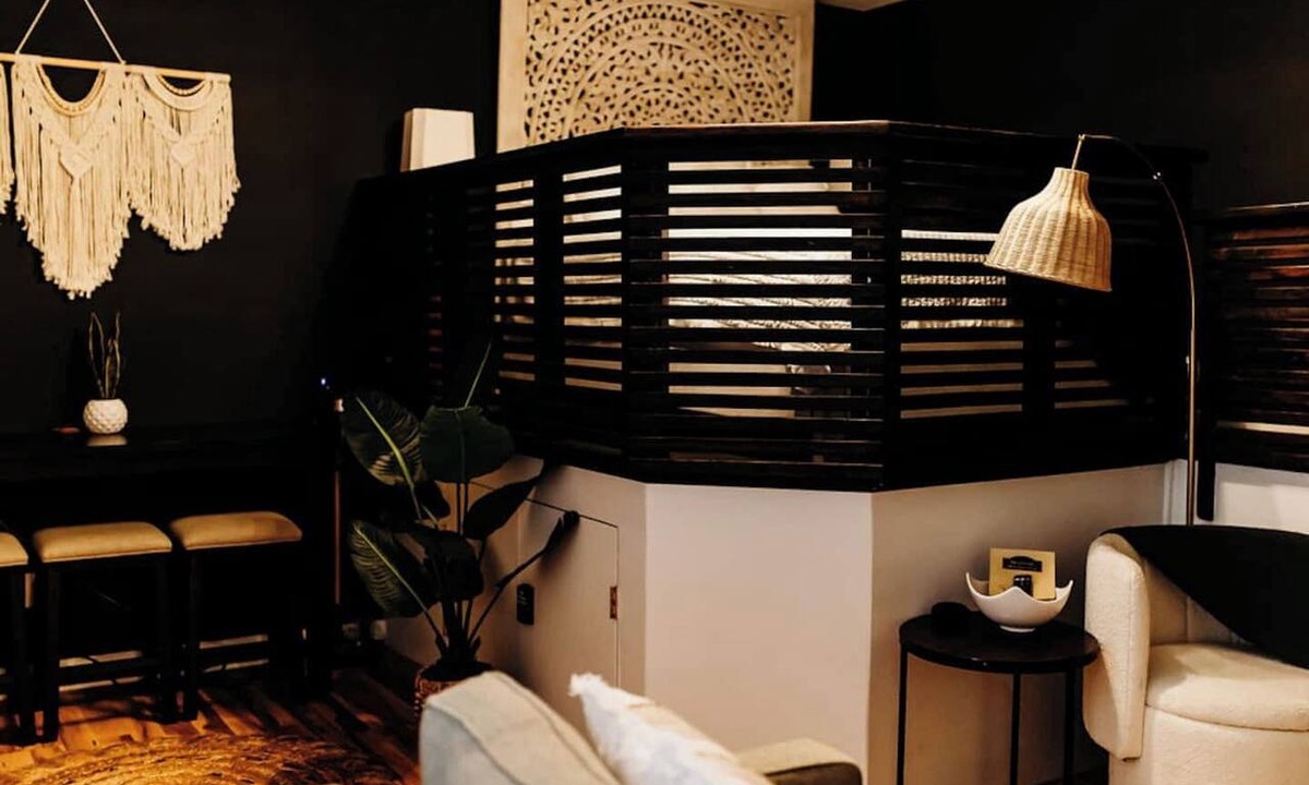 Wilmington Historic District Apartment | Boho loft studio in downtown Wilmington beach gear provided pet friendly