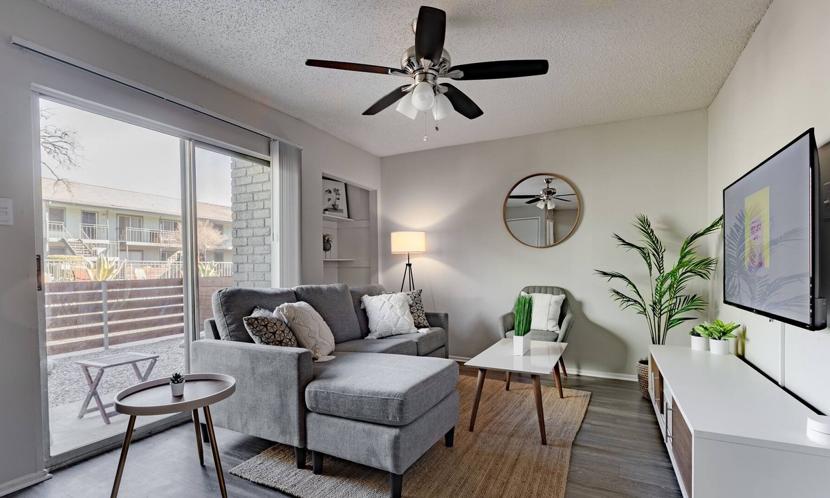 South Lamar Apartment | Boho Retreat in SoLa☼Sleeps 5☼King Bed☼WiFi☼2BR