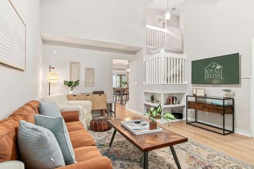 Charleston House | Boho SoCo- 8 mins to Credit One, 20 mins to DTWN