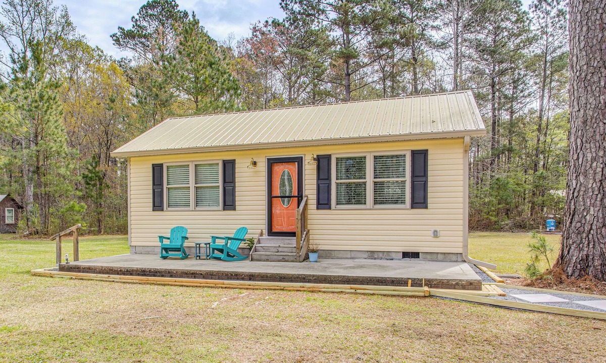 Bolivia House | Bolivia Basecamp w/Patio: 10 Mi to Oak Island