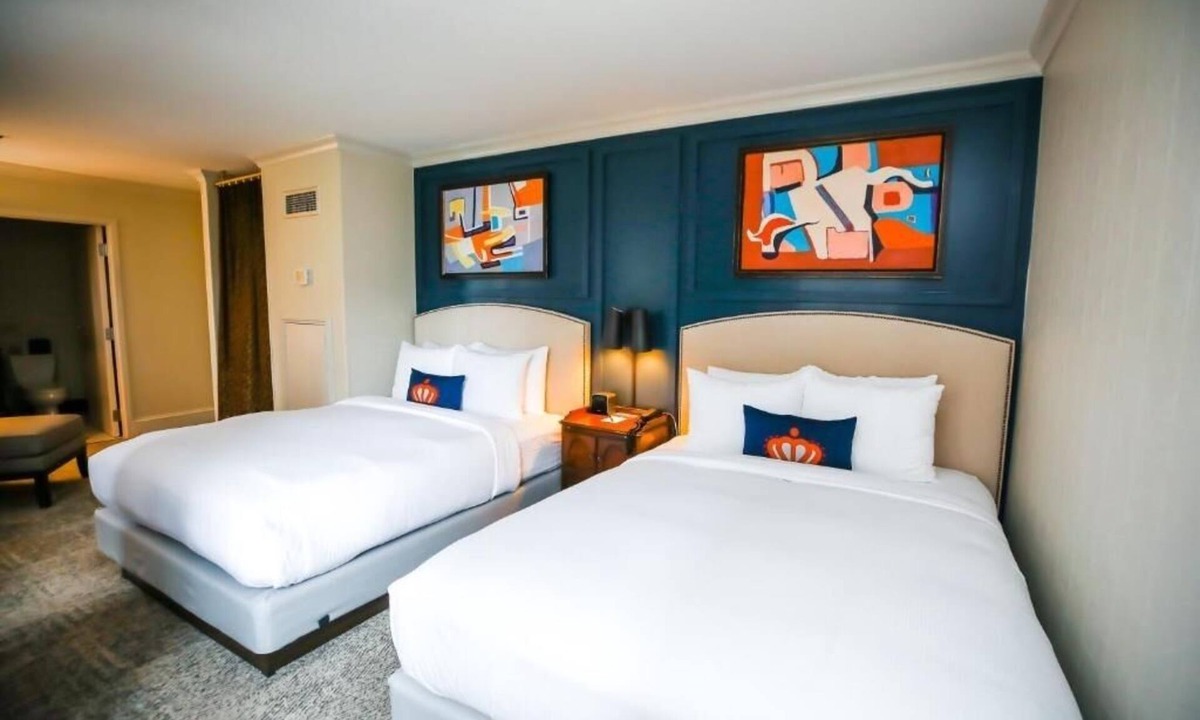 Charlotte Center City Hotel | Boutique-Style Hotel Room Near Charlotte Convention Center and City Attractions