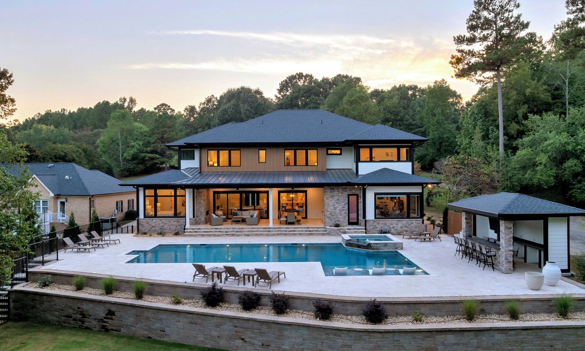 Bracey House | Brand New Built Luxury Lakefront Getaway Friday Check-In/Check-Out Summer Season
