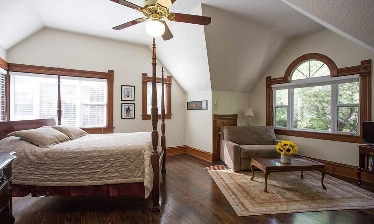 Clarksville Bed & Breakfast | Brava House Bed and Breakfast