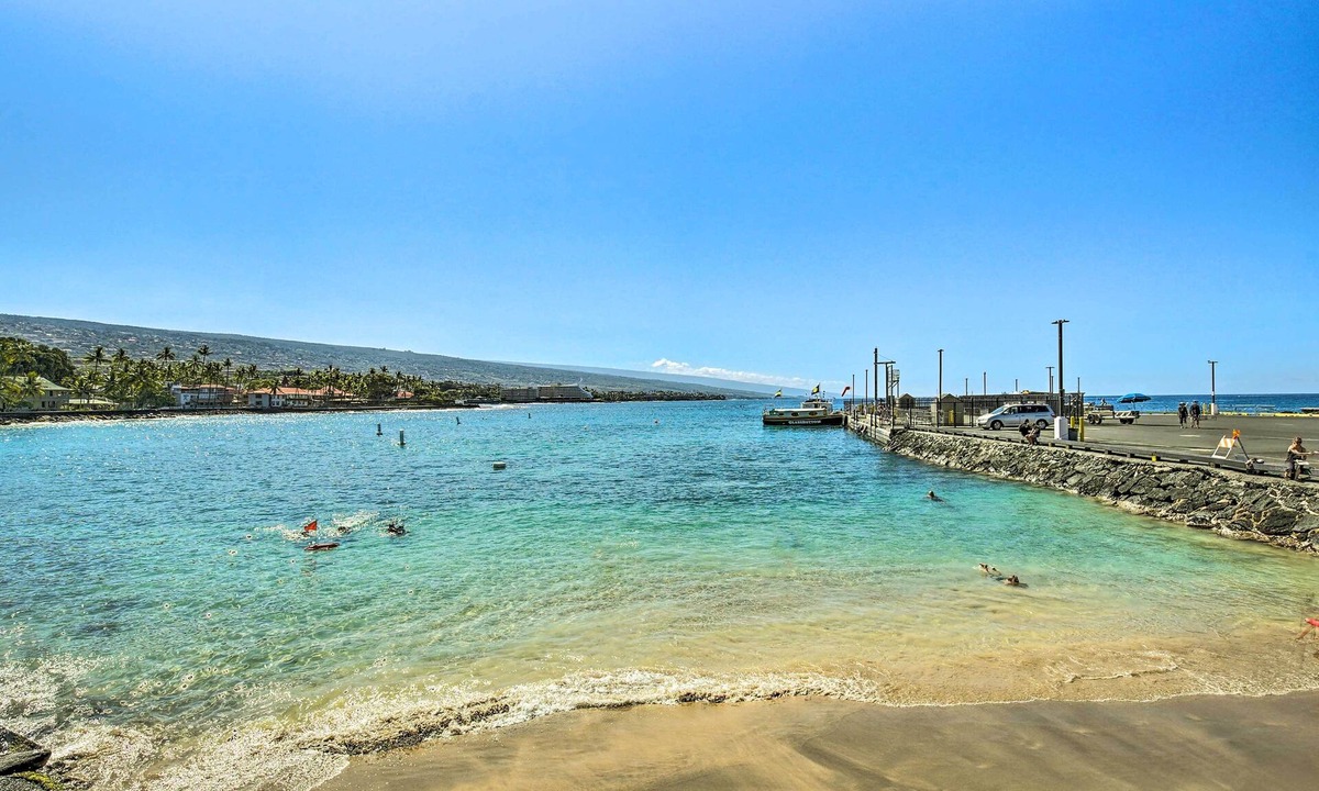 Historic Kailua Village Apartment | Breezy Condo w/Screened Lanai in Kailua-kona!