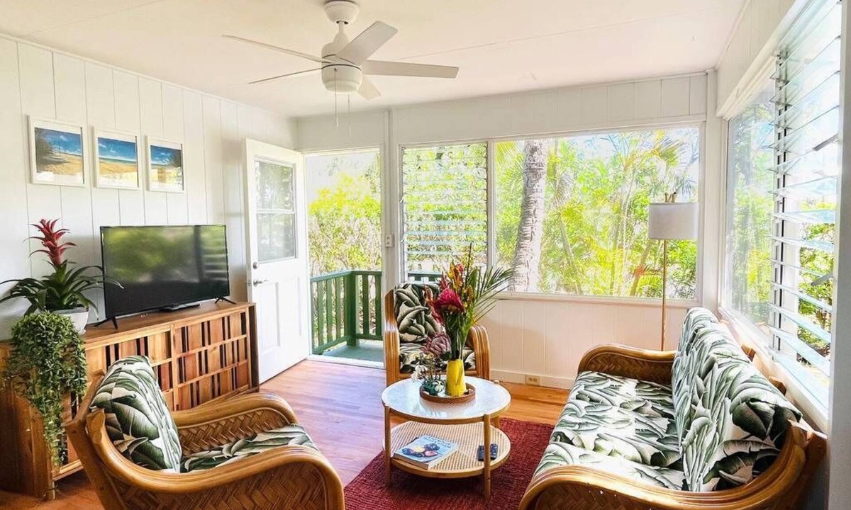 Waimanalo House | Bright 3-bedroom tropical house in Waimanalo Beach Lots