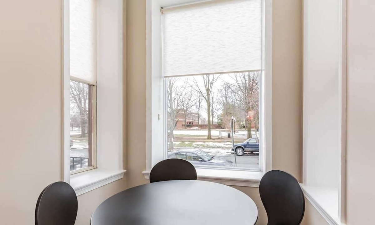 North Capitol Street Condo | Bright, Central Shaw Rowhouse Condo 1bd/1ba with Patio | Long-Term