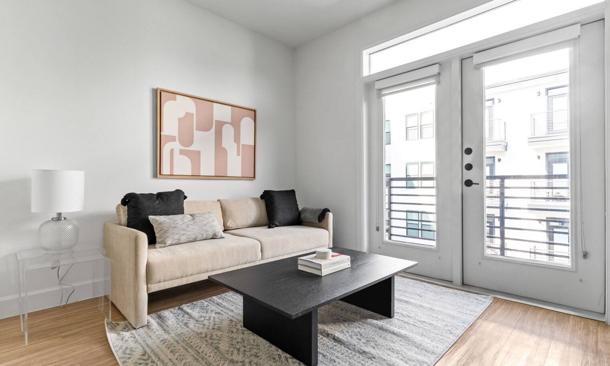 East Cesar Chavez Apartment | Bright East Austin 1BR w/Gym, Pool & W/D, nr shops, by Blueground