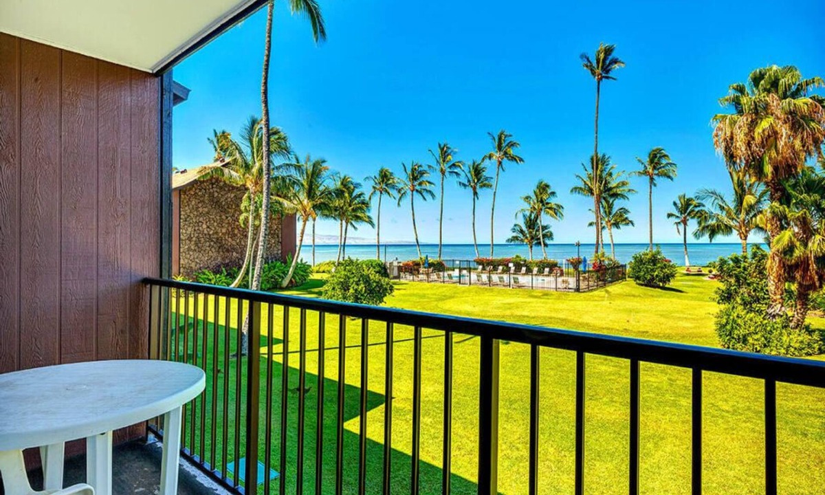 Kaunakakai Condo | Bright Ocean View w/Lanai, Cable-TV, and WiFi–#220