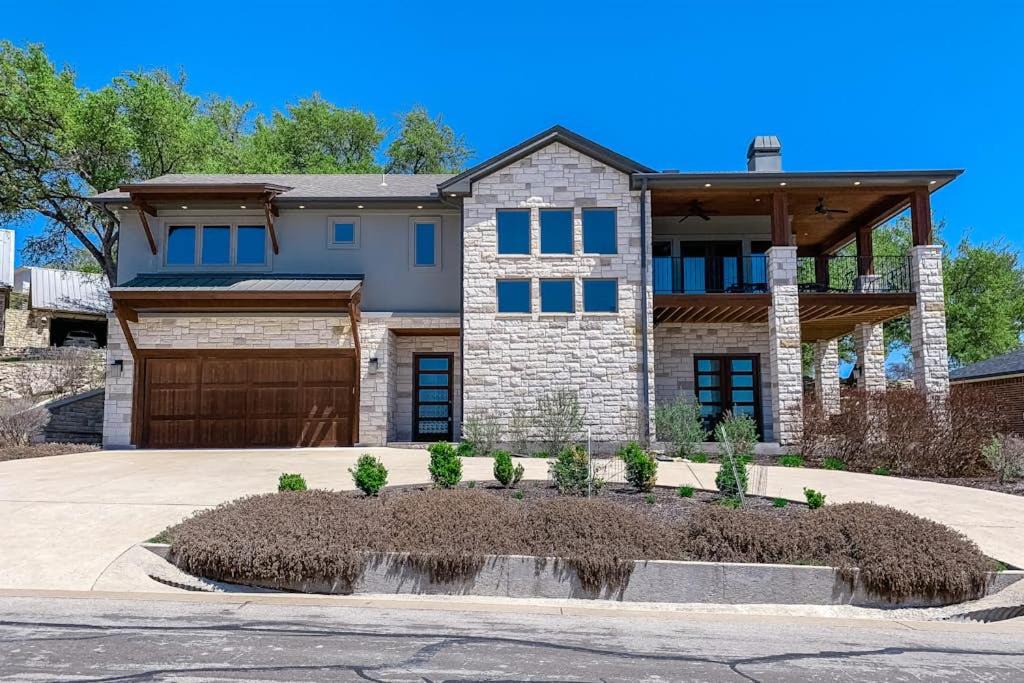 Point Venture House | Bright & Spacious Family Home with Firepit, Lake Views, Furnished Deck, Free WiFi