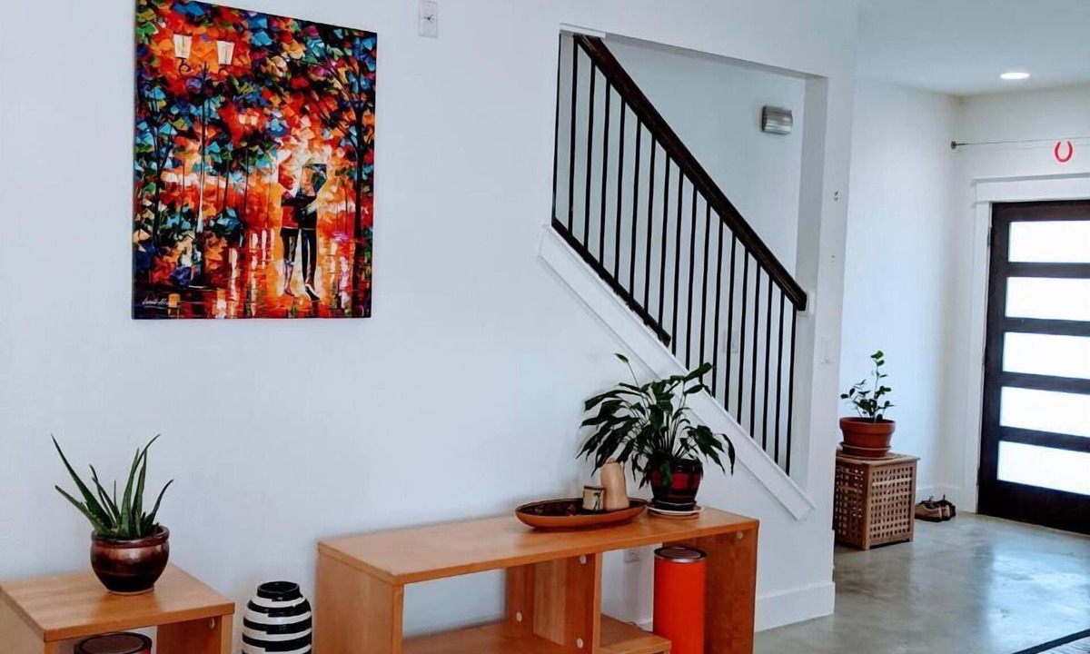 Govalle House | Bright Spacious Modern Home - East Austin -3BR 3.5Bath - 30 day min