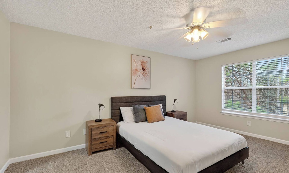 Stockbridge Apartment | Bright Stockbridge condo with full kitchen