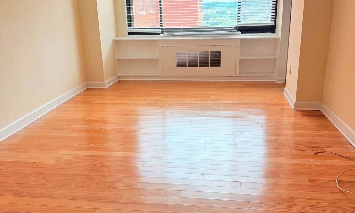 Rosslyn Apartment | Bright Unfurnished Studio Steps from 3 Metro Lines
