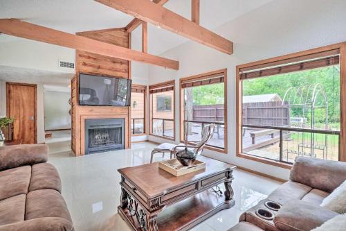 Briarcrest Estates House | Bryan Home w/Deck & Yard ~ 4 Mi to Texas A & M!