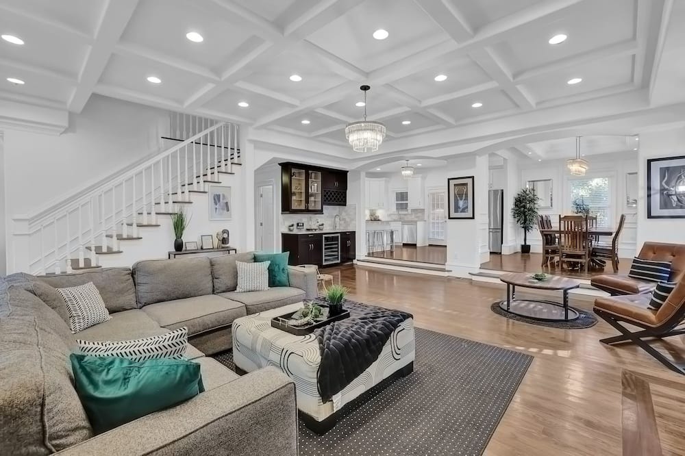 South Tuxedo Park House | Buckhead Dream Message Now for Summer Special