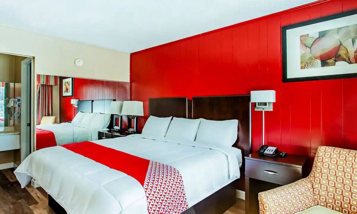 Ridgeland Hotel | Budget-Friendly Room w/Flat-Screen TV in Ridgeland