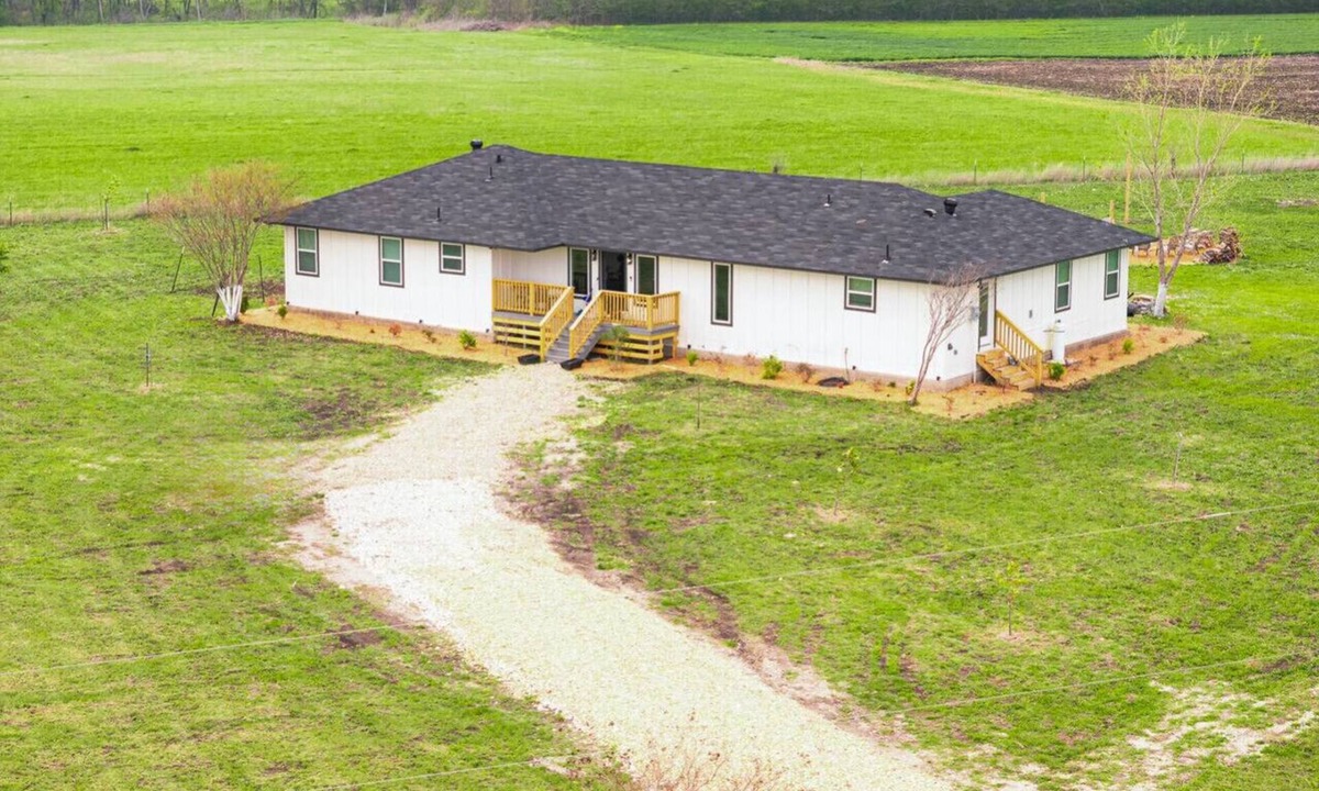 Weston House | Bungalow on 3 Acres - Hot Tub& Firepit