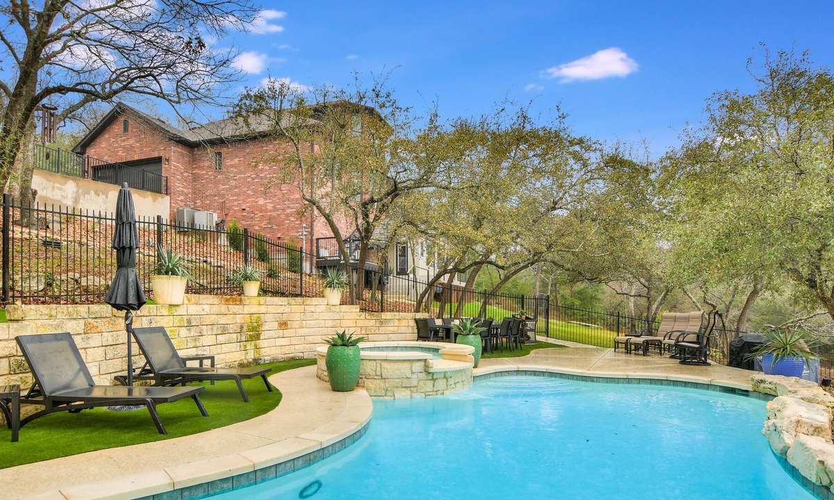Austin House | Buy 2 Get 1 Night Free I Above Overlook I Family Fun I Pool/Spa | 7 Mi Austin