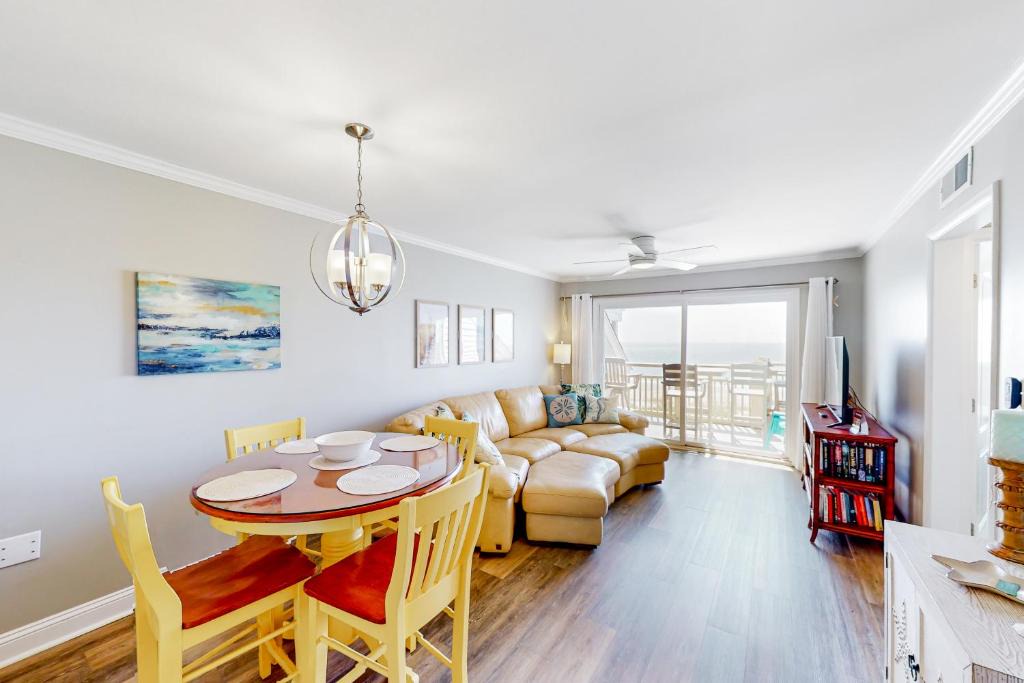 Caswell Beach Apartment | CAB03 Pelicans Penthouse
