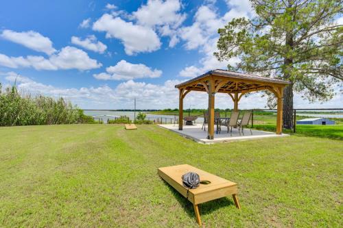 Breckenridge House | Cabin w/Dock on Hubbard Creek Lake: Pets Welcome!