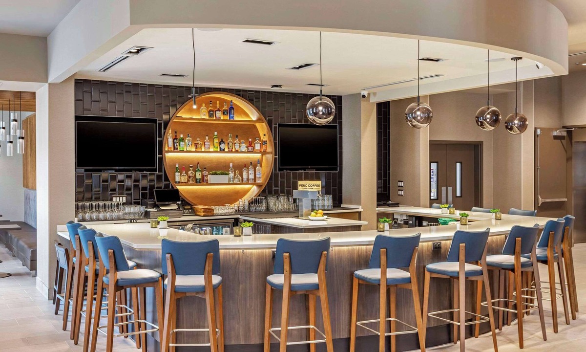 Old West Broad Neighborhood Hotel | Cambria Hotel Savannah Downtown Historic District