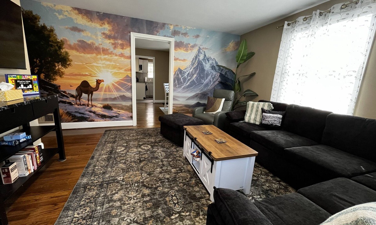 Winston - Salem House | Camel City Oasis * * Sleeps 8 * * Near Old Salem