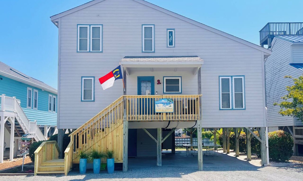 Sunset Beach House | Canal Front + Walk to Beach -Quiet Late Summer Weeks Available