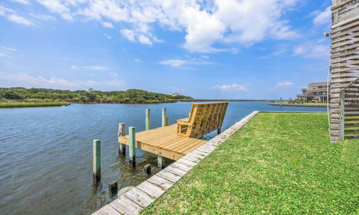 Avon House | Canalfront Dog Friendly Home w/Hot Tub, Private Boat Ramp/Dock, Cargo Lift