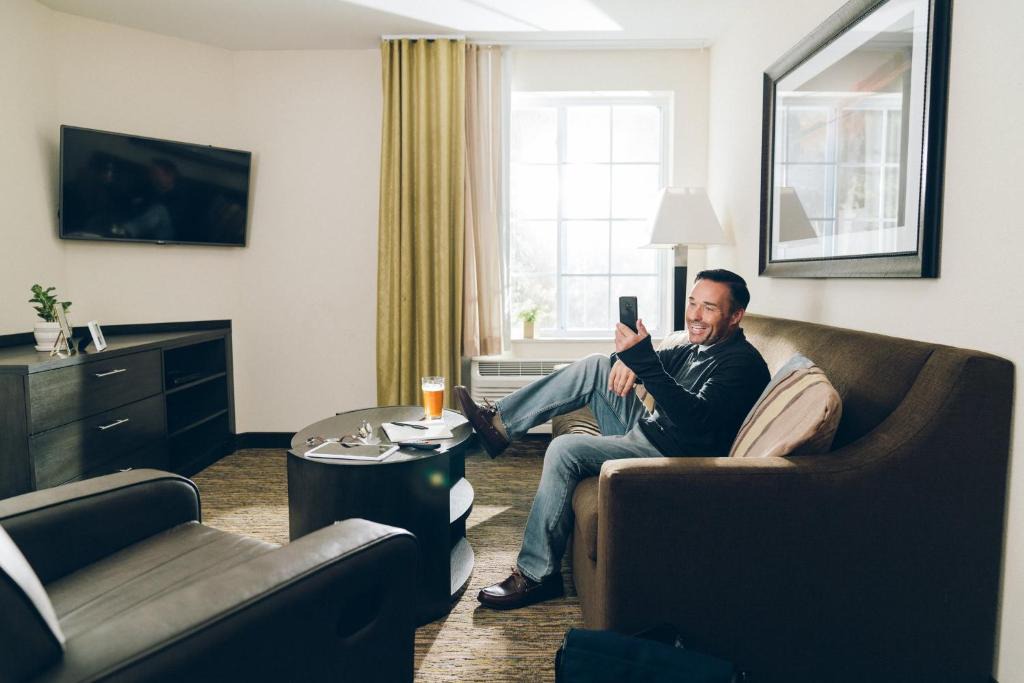 Montclair Hotel | Candlewood Suites - Dumfries - Quantico by IHG