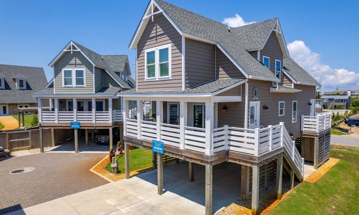 Nags Head House | Cape Lookout Cottage: Pet Friendly, Semi-Oceanfront, Hot Tub and Community Pool!