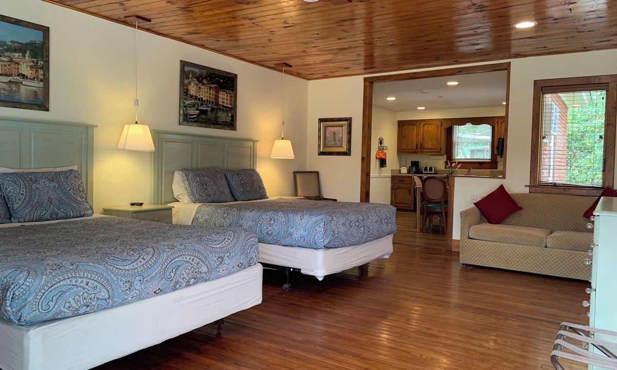 Buxton Hotel | Cape Pines Motel