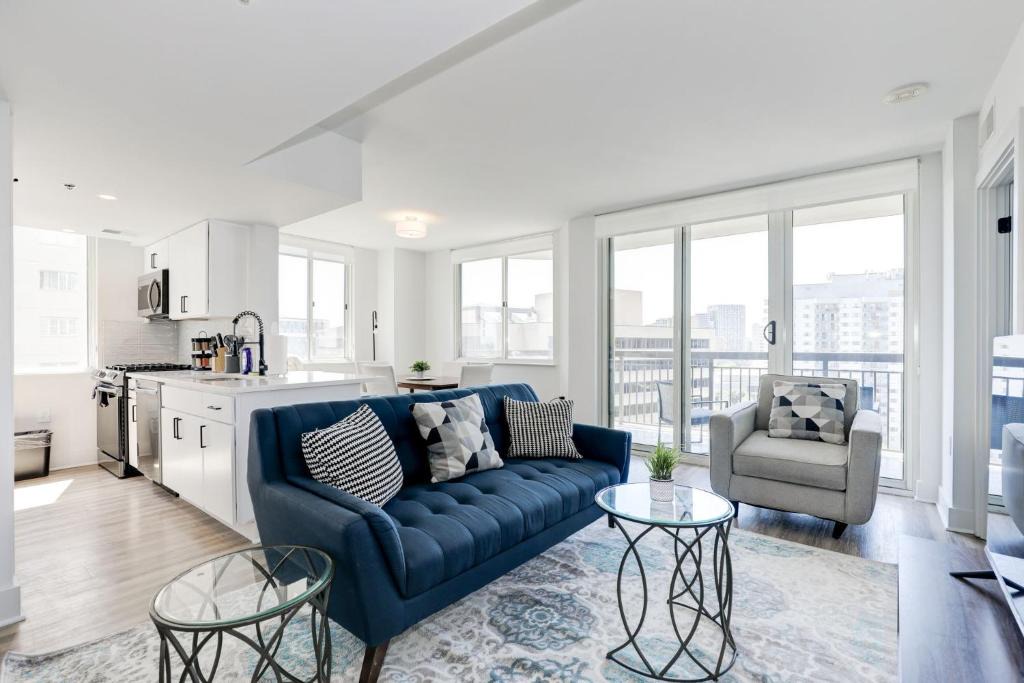 Crystal City Apartment | Capitol Convenience 2BR Luxury Minutes from DC