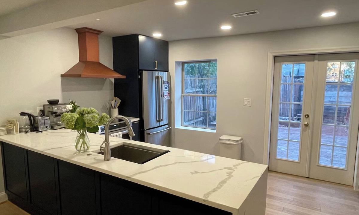 Navy Yard House | Capitol Hill Rowhouse with parking! Sleeps 8. Two washer/dryers, 2 kitchens!
