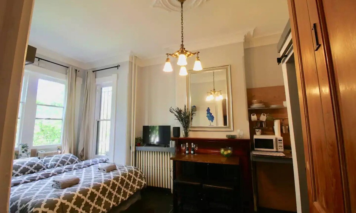Stanton Park Bed & Breakfast | Capitol Hill Studio, near Capitol, Supreme Court, Eastern Market, Free Parking