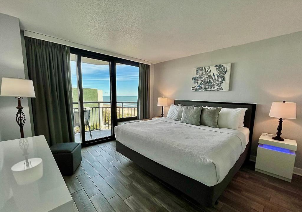 Myrtle Beach Apartment | Captivating Coastal Charm - Oceanview Suite! PG 504