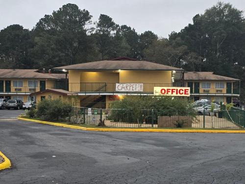 Opelika Hotel | Carpet Inn