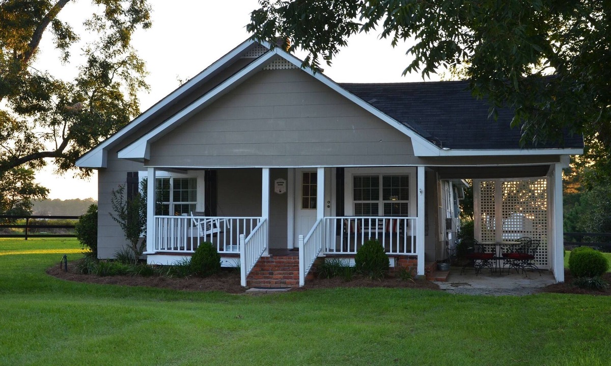 Hartsfield Cabin | Carriage House - Cabin Ensuite
