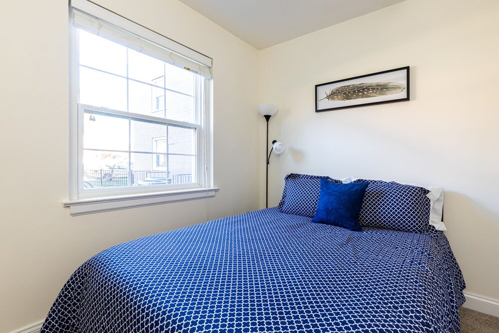 Museum District Apartment | Carytown Stay with *Pool and Gym*