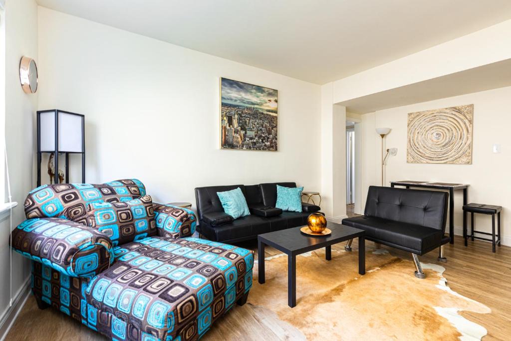 Museum District Apartment | Carytown stay with *Pool and Gym*